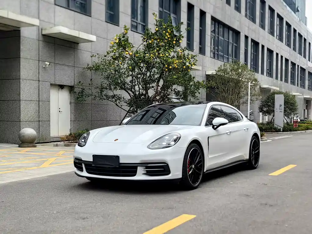 PORSCHE PANAMERA