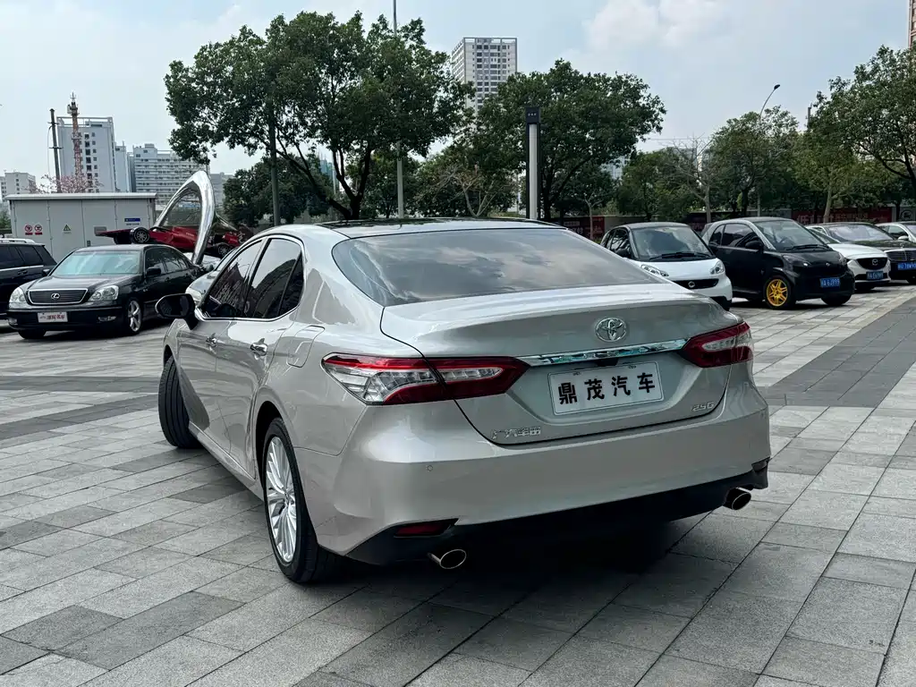 Toyota Camry — миниатюра 8