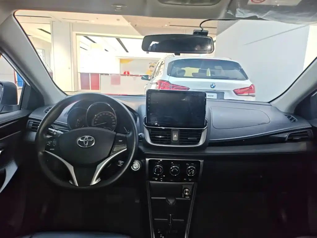 Toyota Yaris L — миниатюра 10