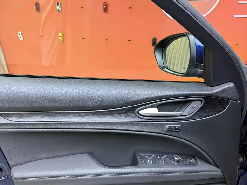 Alfa Romeo Stelvio — миниатюра 7