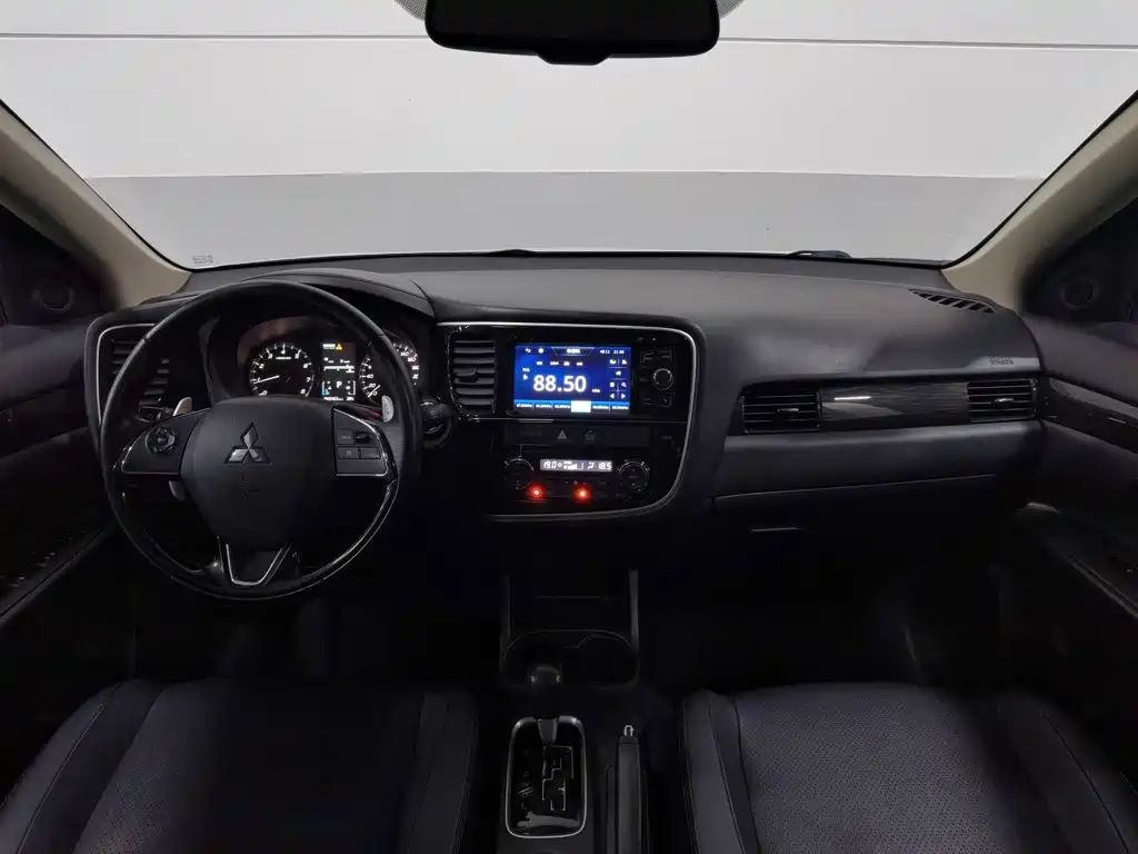 Mitsubishi Outlander (Import) — миниатюра 5