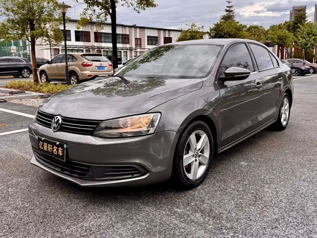 Volkswagen Sagitar 2012
