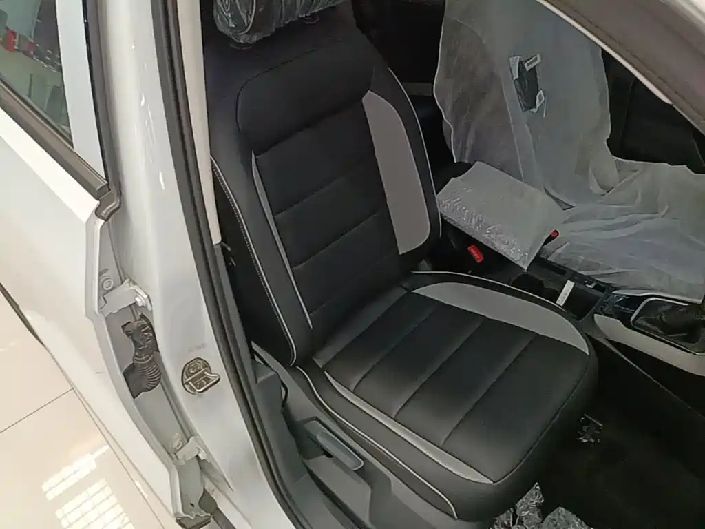 Volkswagen T-Roc — миниатюра 25