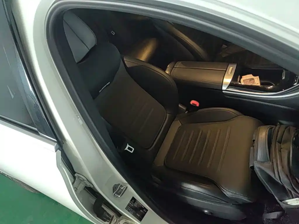 Mercedes-Benz C-Class — миниатюра 25