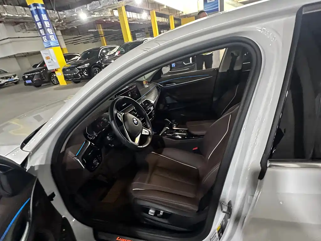 BMW 5 Series New Energy — миниатюра 10