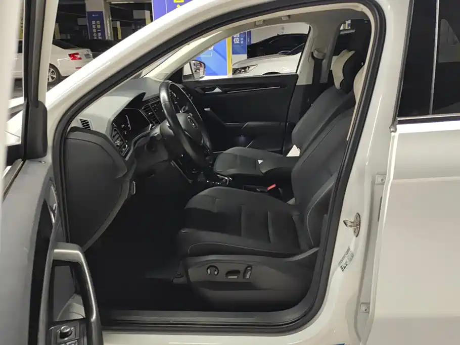 Volkswagen T-Roc — миниатюра 9