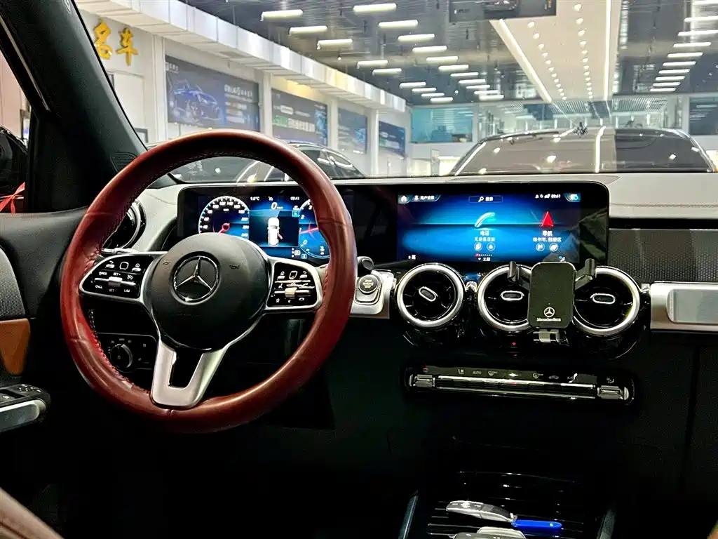 MERCEDES-BENZ GLB