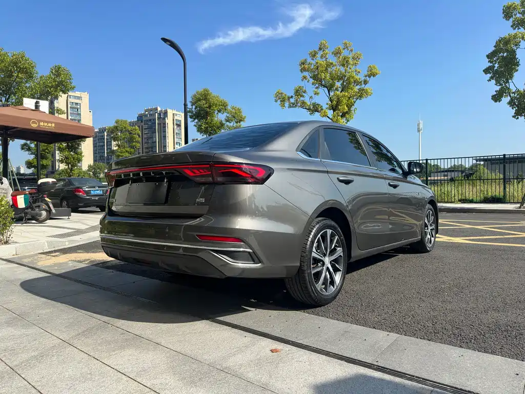 Geely Emgrand - фото 5