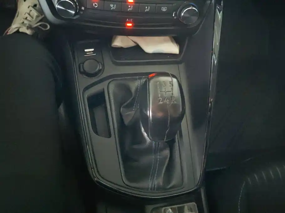 Peugeot 308 — миниатюра 16