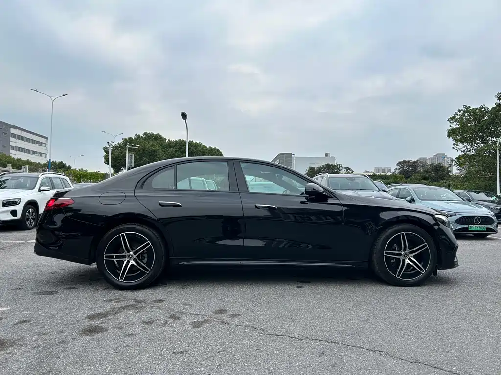Mercedes-Benz E-Class — миниатюра 4