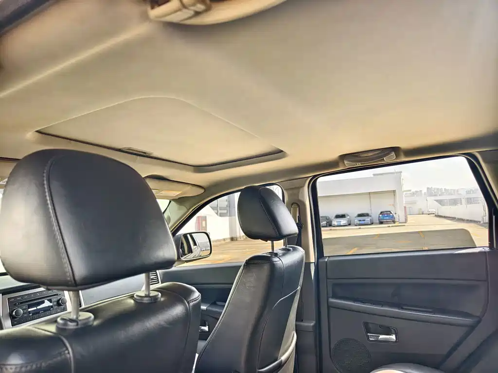 Jeep Grand Cherokee (Import) — миниатюра 10