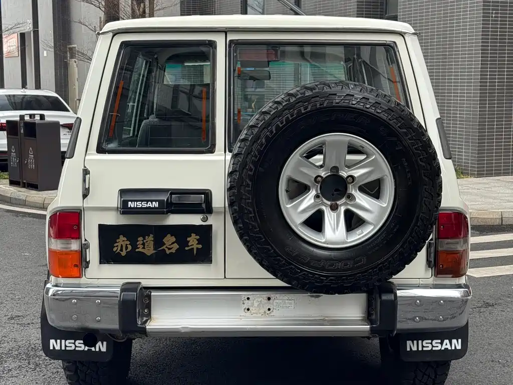 Nissan PatrolY60 Y60 2004 4.2L MT
