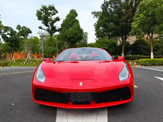 FERRARI  488 2018