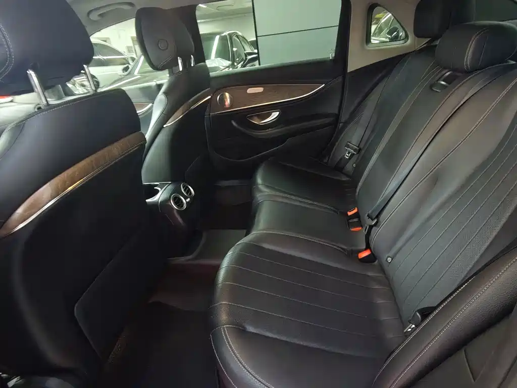Mercedes-Benz E-Class — миниатюра 3