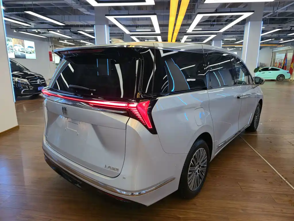 Buick GL8 Hybrid LandKing Luxury Enjoy Edition 7 seats, фото 5