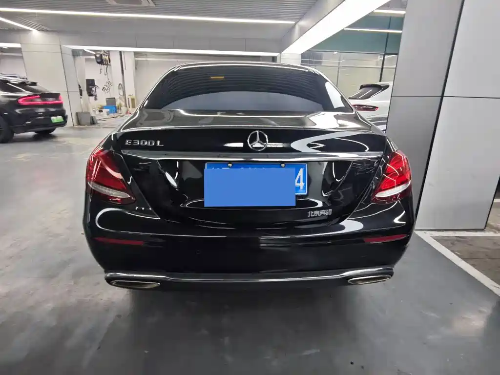 Mercedes-Benz E-Class — миниатюра 9