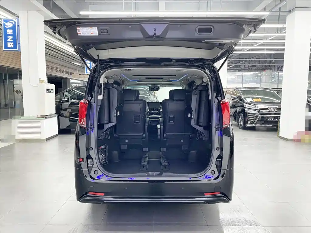 Toyota Vellfire — миниатюра 13