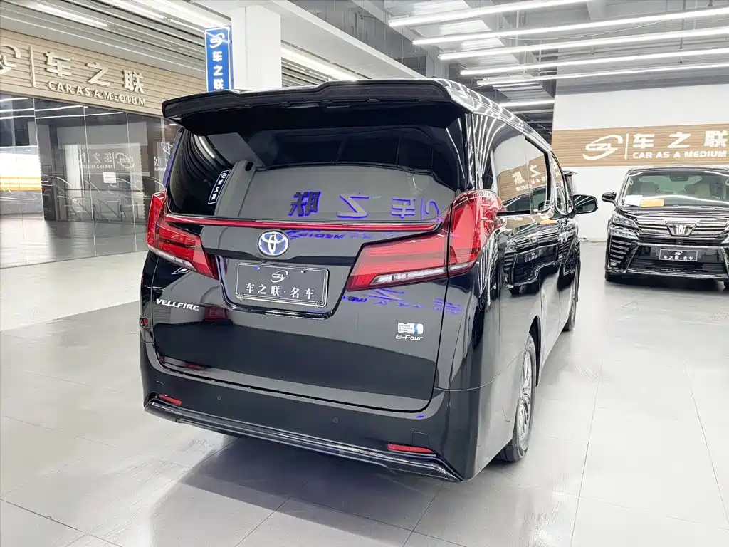 Toyota Vellfire — миниатюра 6