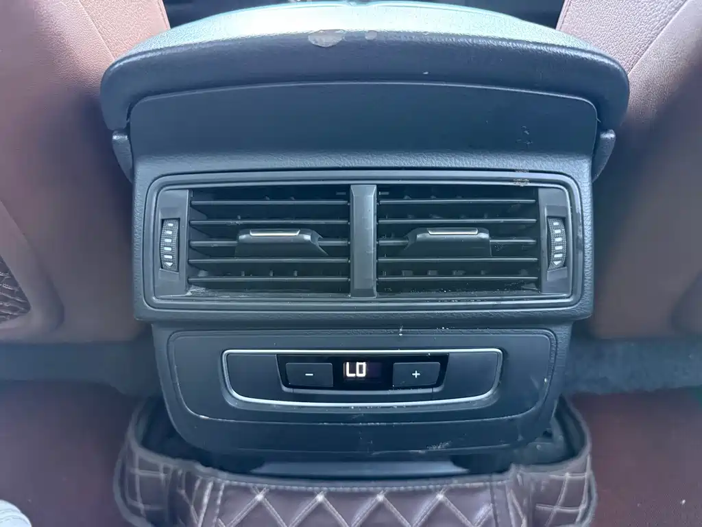 Audi Q7 — миниатюра 12