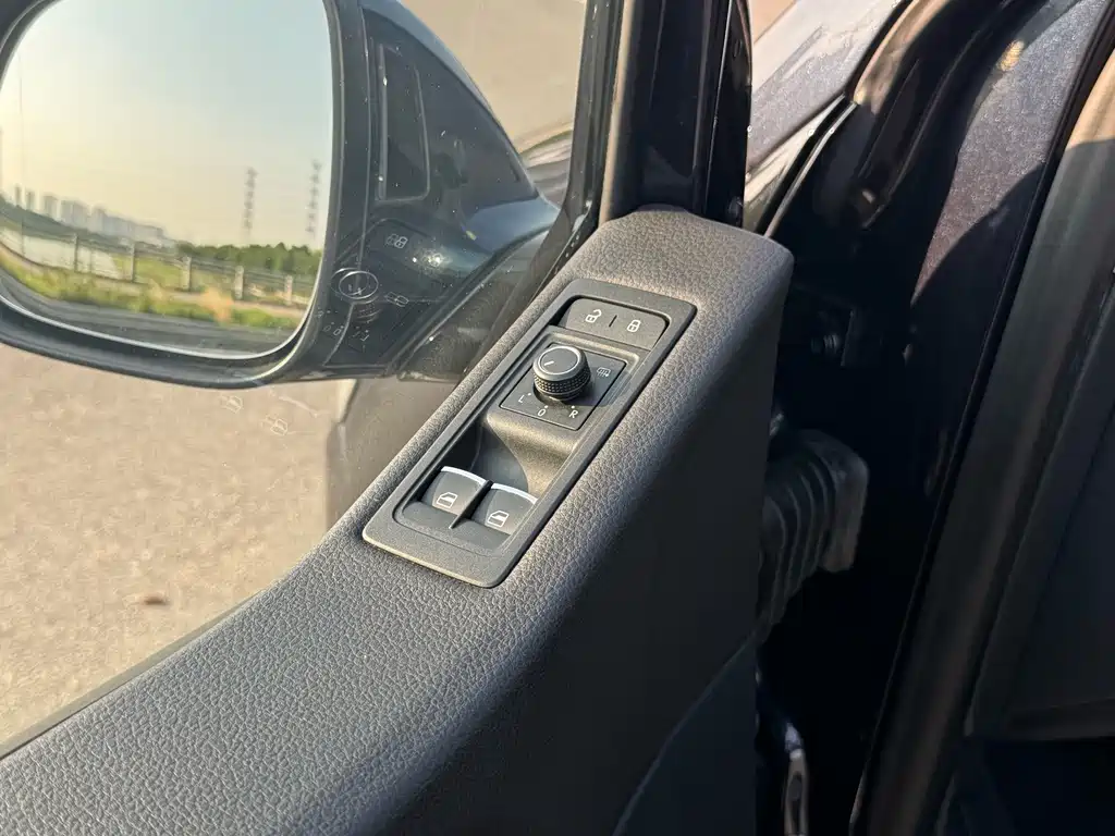 Volkswagen Multivan — миниатюра 12