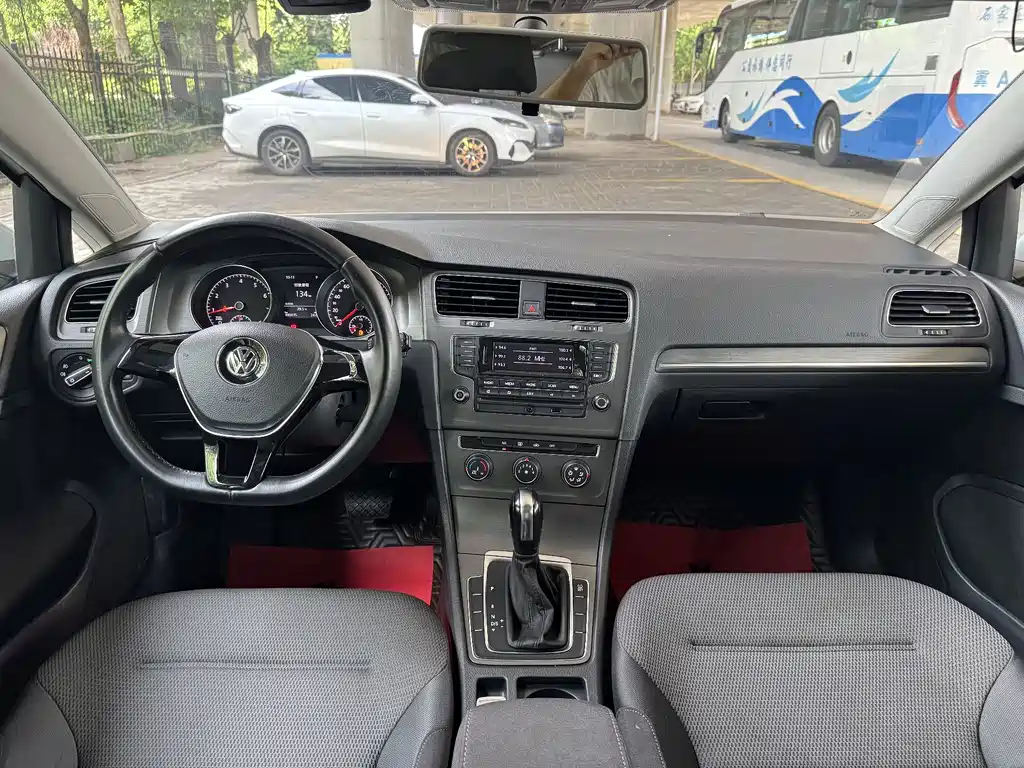 Volkswagen Golf — миниатюра 13