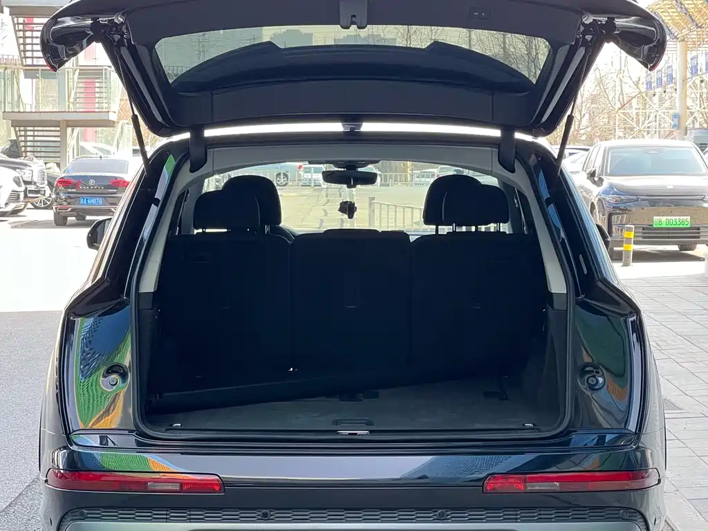 Audi Q7 2023 45 TFSI quattro S line Sport