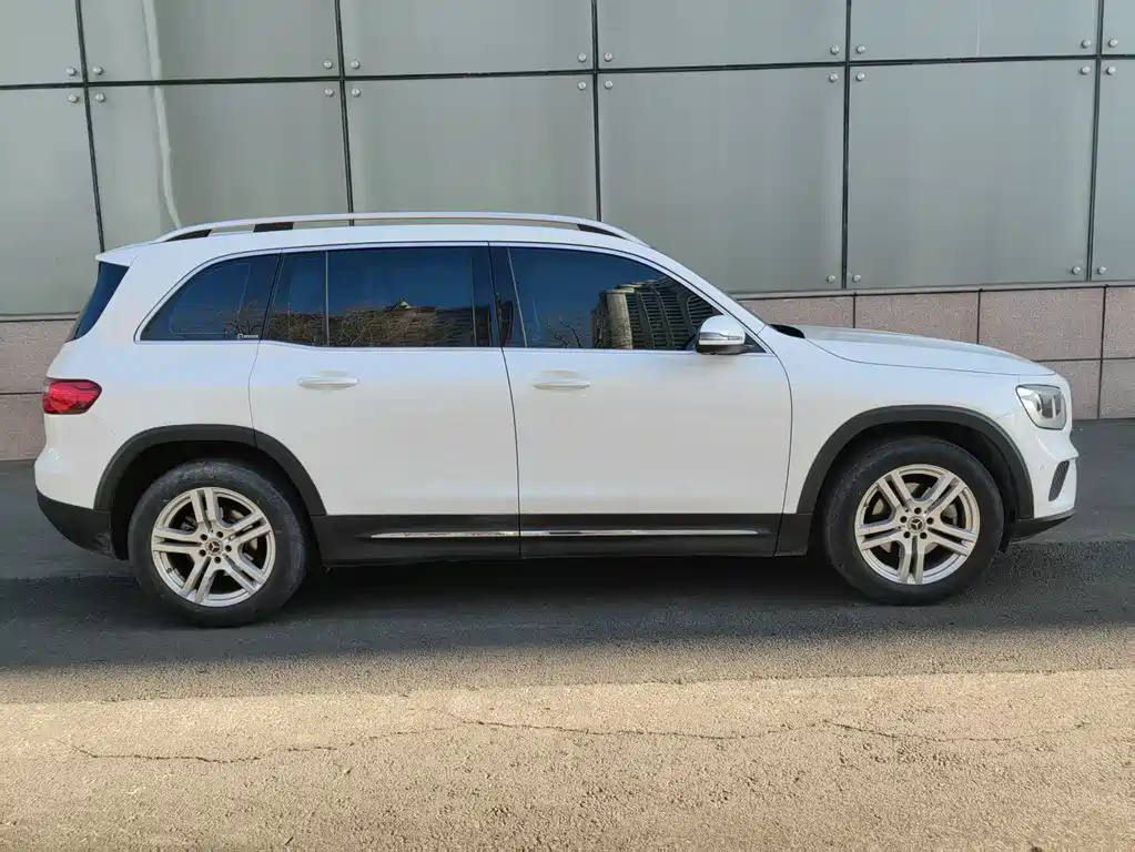 MERCEDES-BENZ GLB