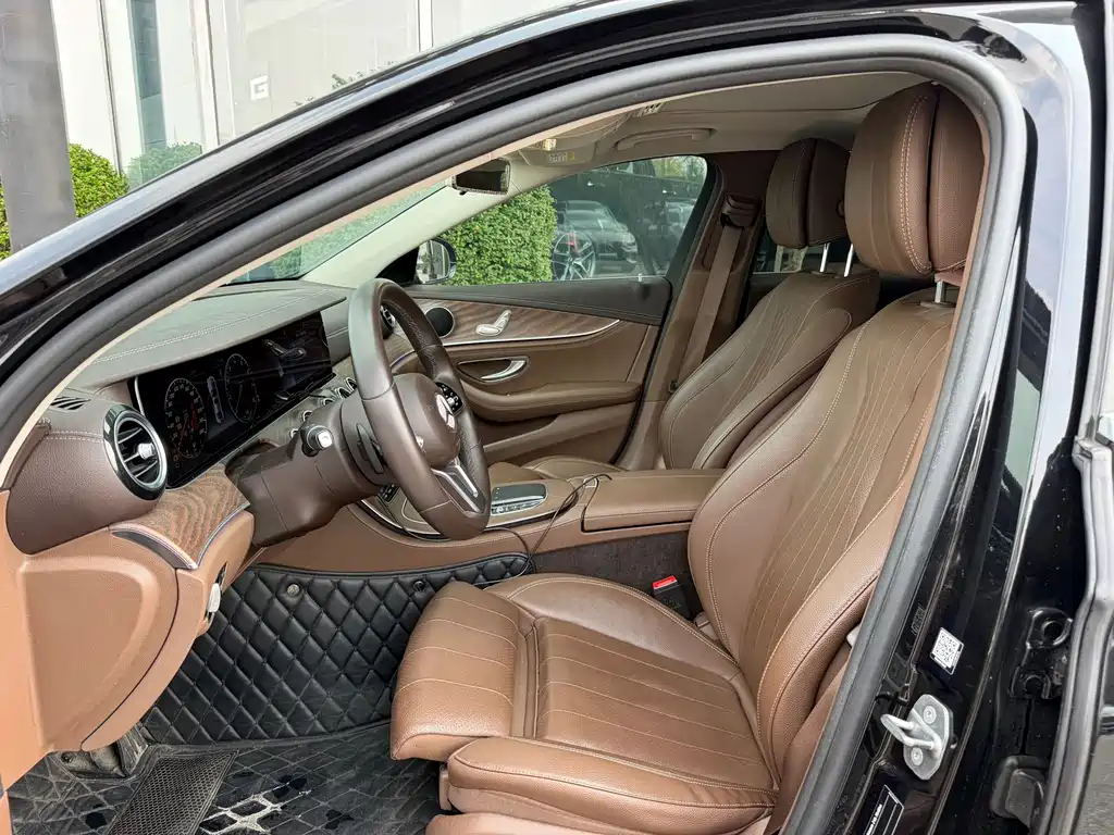 Mercedes-Benz E-Class — миниатюра 8