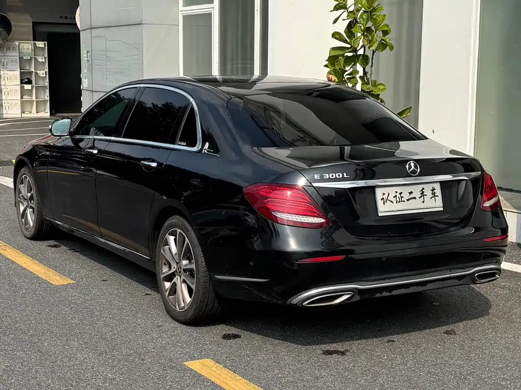 Mercedes-Benz E-Class — миниатюра 18