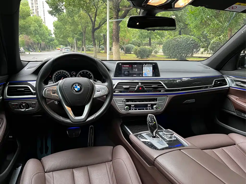 BMW 7 Series — миниатюра 15