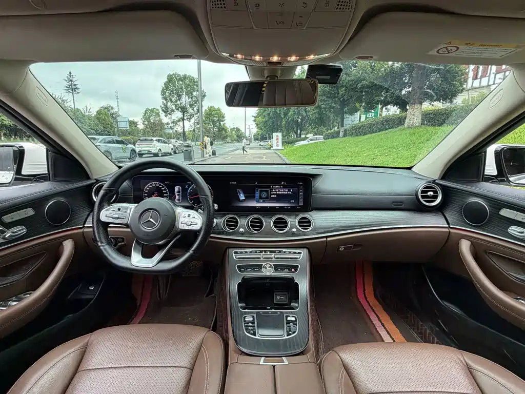 Mercedes-Benz E-Class — миниатюра 12