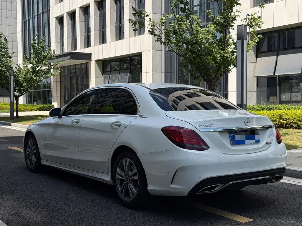 Mercedes-Benz C-Class — миниатюра 5