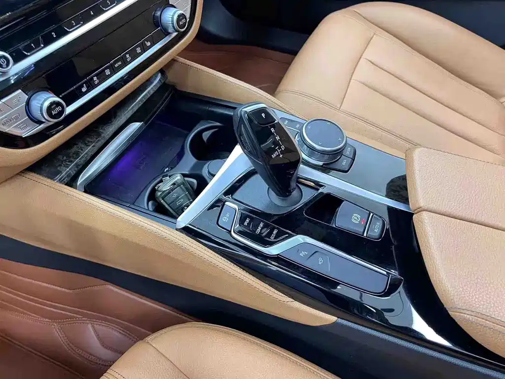 BMW 5 Series — миниатюра 20
