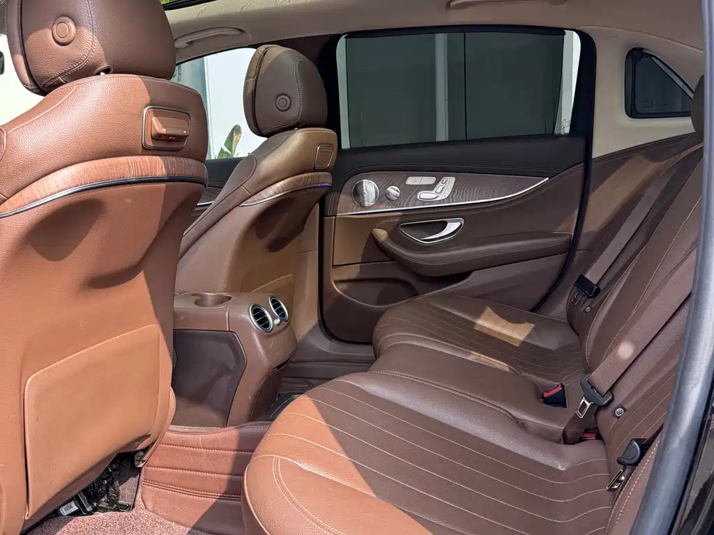 Mercedes-Benz E-Class — миниатюра 6