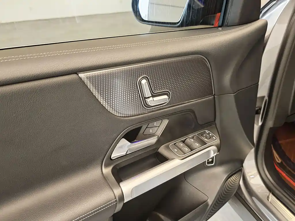 Mercedes-Benz GLB — миниатюра 9