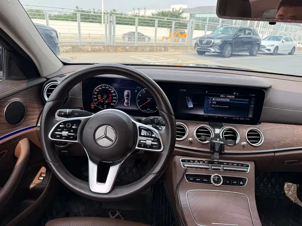 Mercedes-Benz E-Class — миниатюра 13