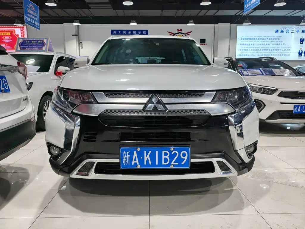 MITSUBISHI OUTLANDER