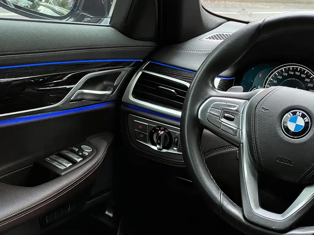 BMW 7 Series — миниатюра 20