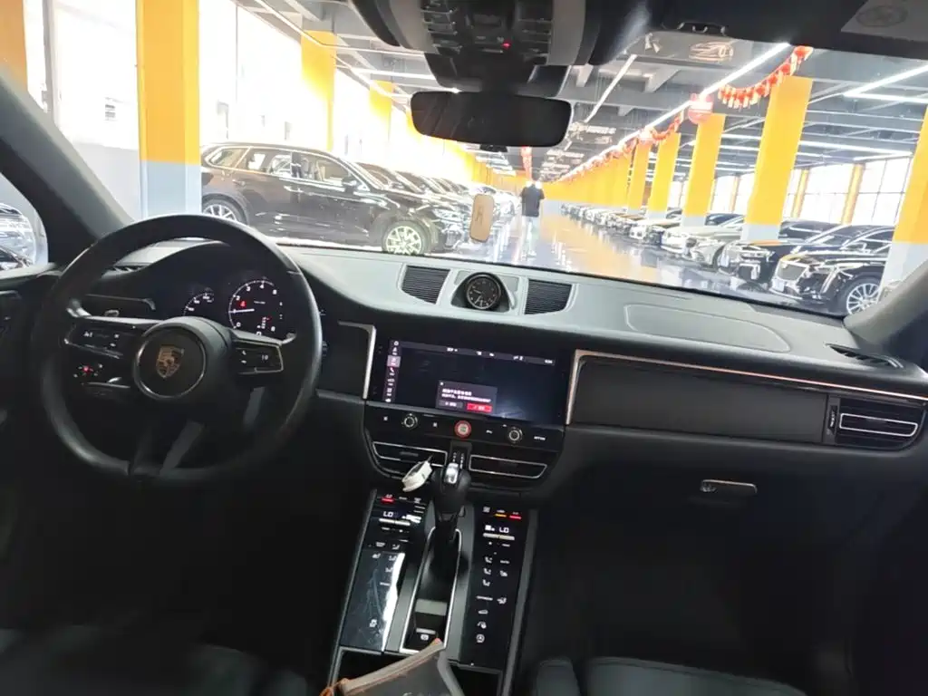 Porsche Macan — миниатюра 13