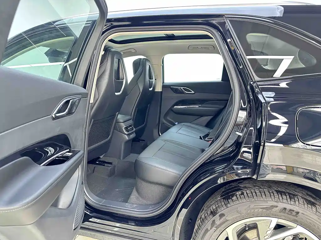 Hongqi Hongqi HS3 PHEV — миниатюра 5