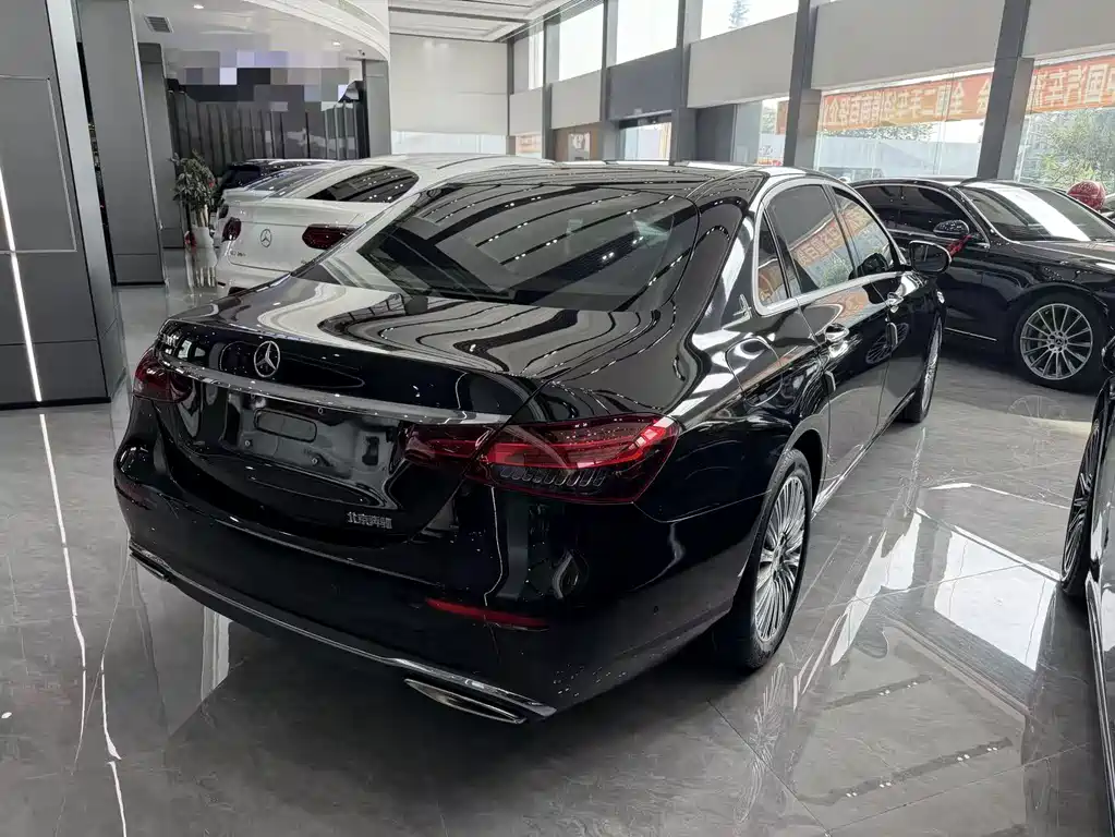 Mercedes-Benz E-Class — миниатюра 7