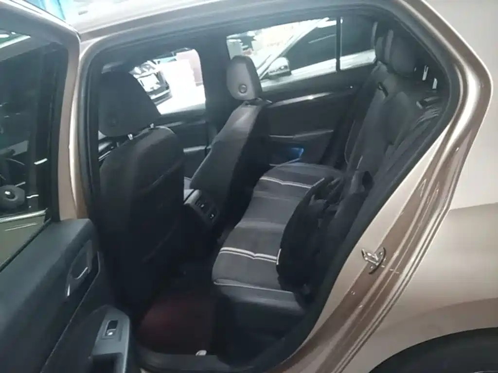 Volkswagen Golf — миниатюра 17