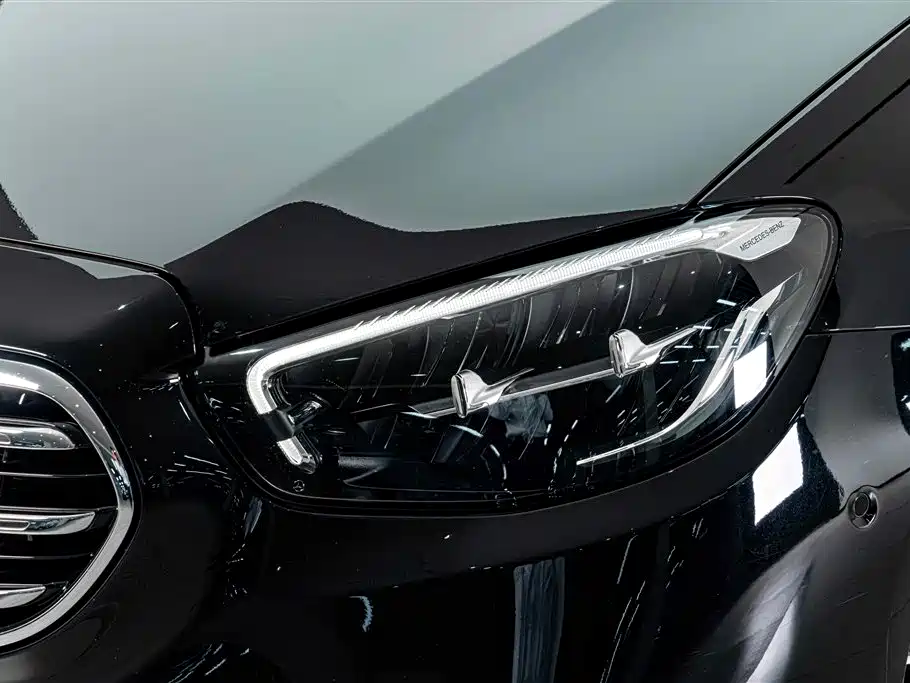 Mercedes-Benz E-Class — миниатюра 4