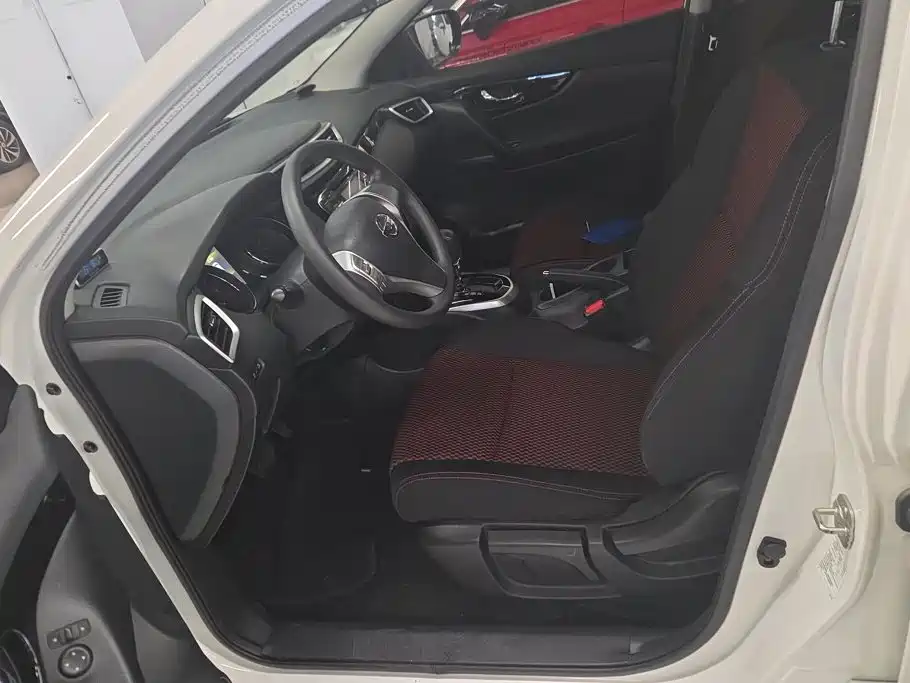 Nissan Qashqai — миниатюра 9