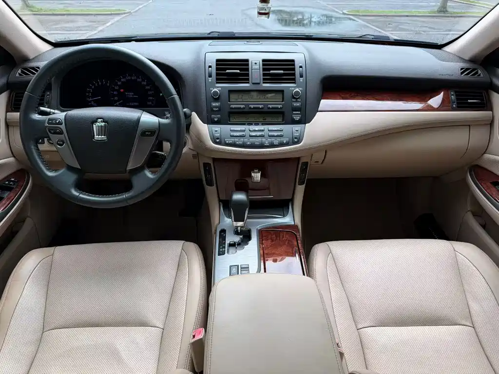 Toyota Crown — миниатюра 7