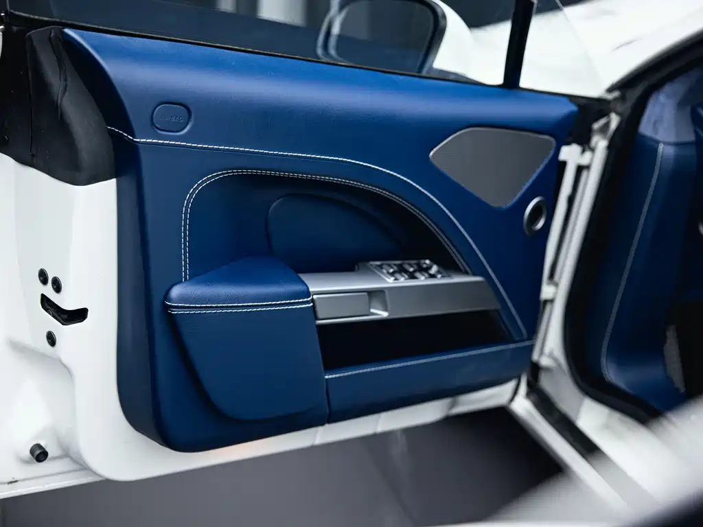 Aston Martin Rapide — миниатюра 13