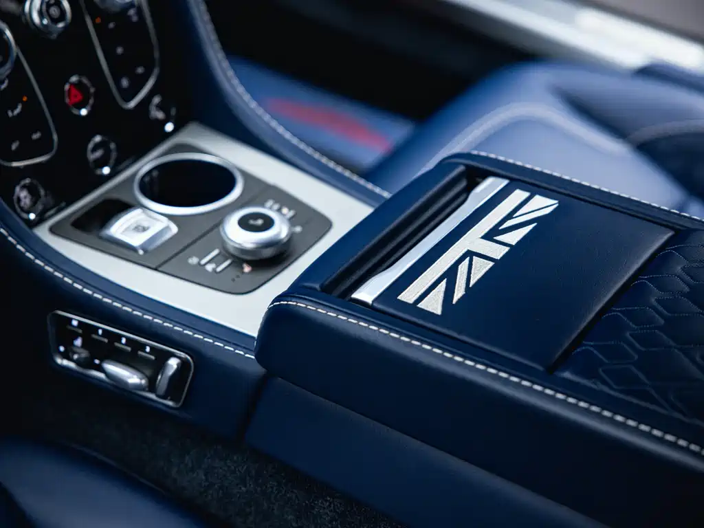 Aston Martin Rapide — миниатюра 20