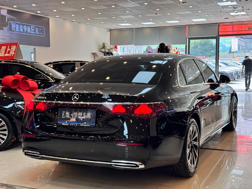 Mercedes-Benz E-Class — миниатюра 5