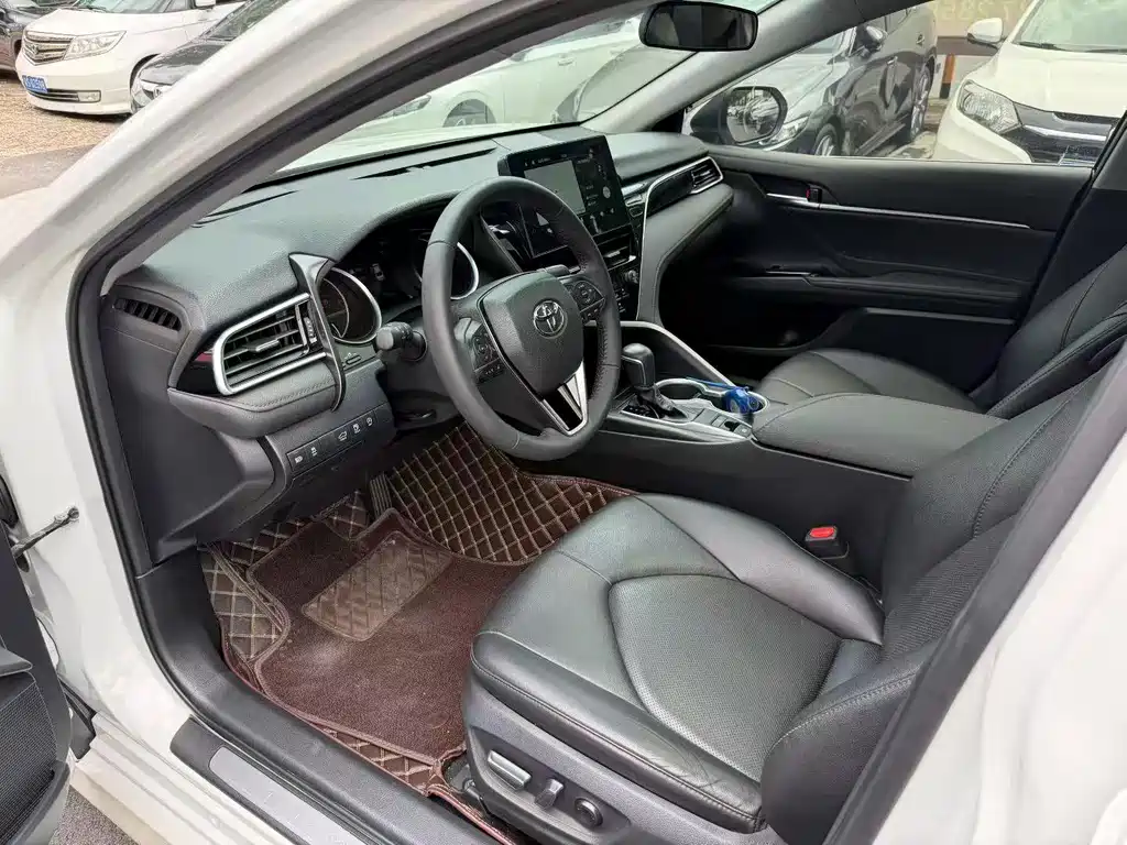 Toyota Camry — миниатюра 3