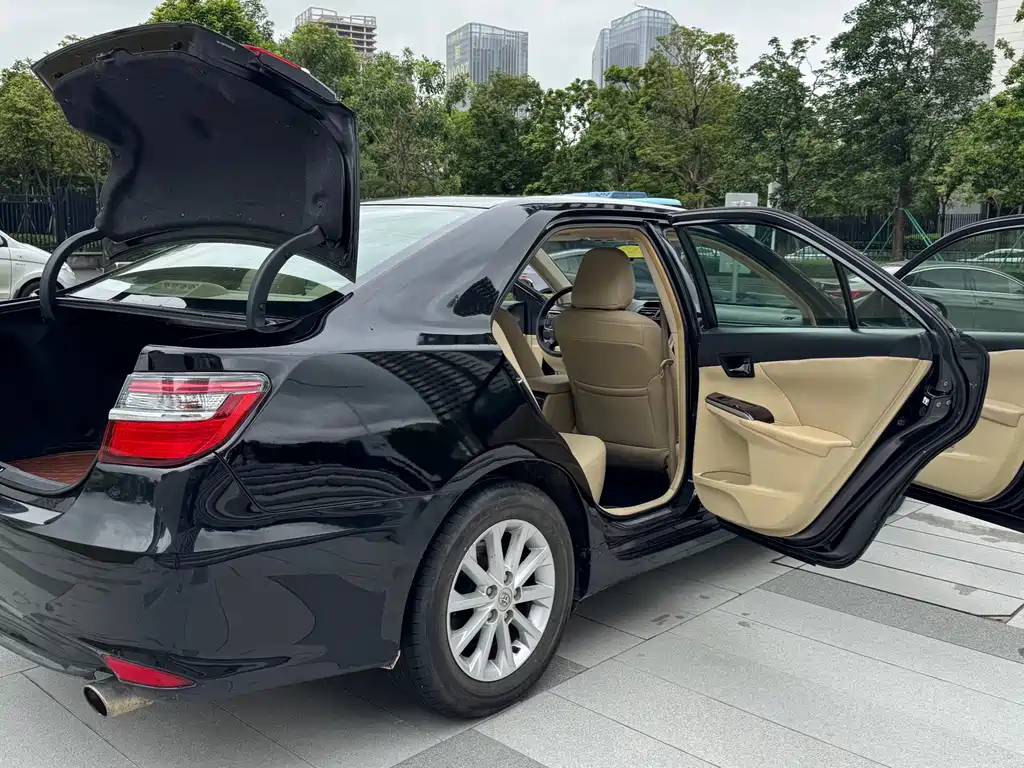 Toyota Camry — миниатюра 18